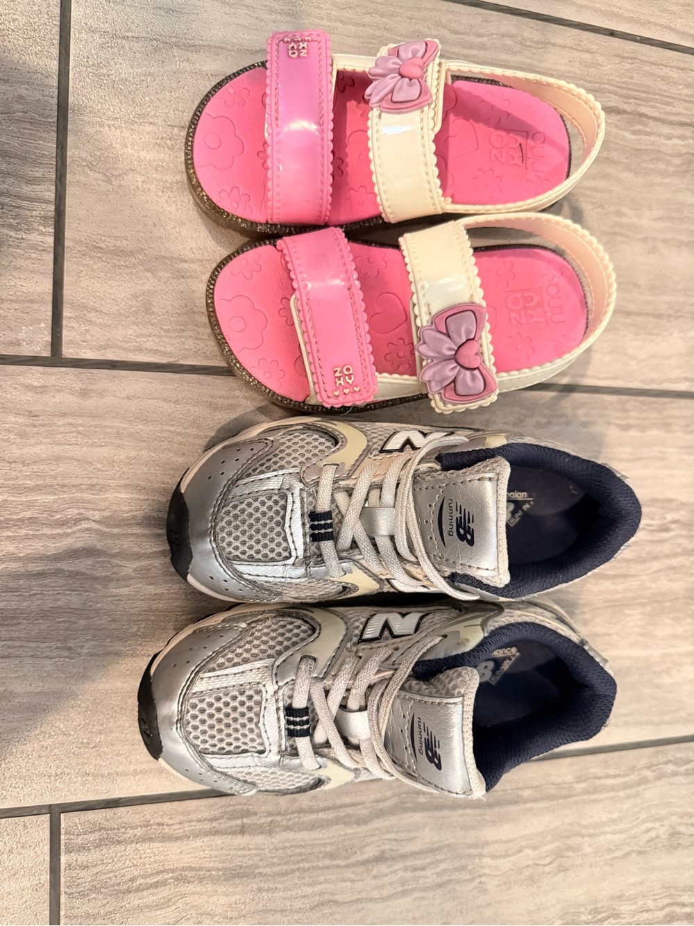 New Balance 530 Kids Sneakers and Zaxy sandal for a gift size 10us
